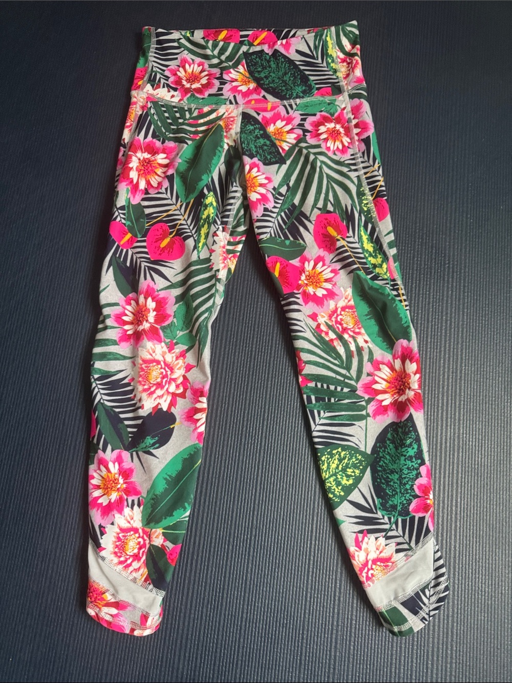 Old Navy Floral Print 7/8 Leggings - Pink, Green & Navy on Gray